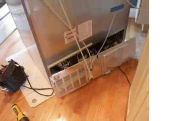 Почему в холодильнике Samsung течет вода внутри