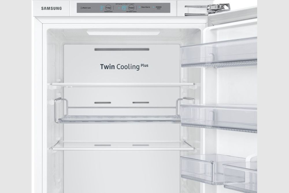 Почему в холодильнике Самсунг не работает верхняя камера, а морозилка работает